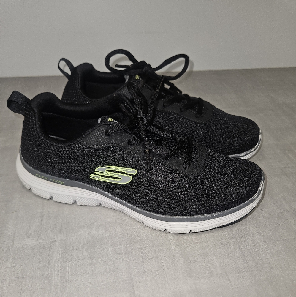 Skechers Kids Black Athletic Shoes. Size  8.5